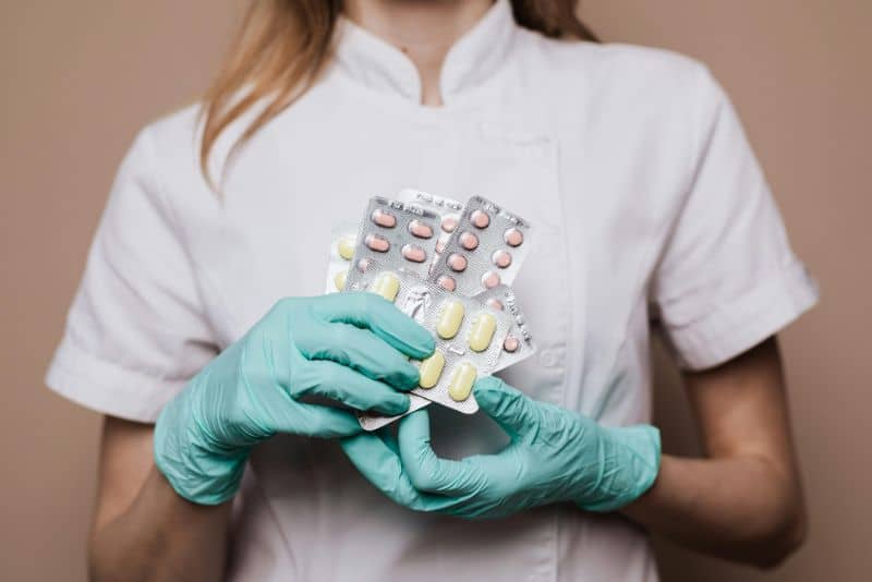 can nurses prescribe medication